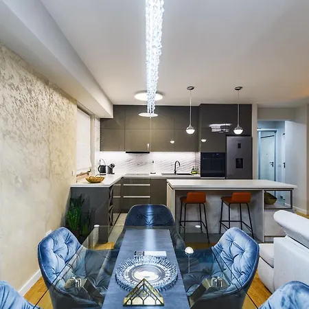 Luxury Sunset - With Garage And Balcony דירה