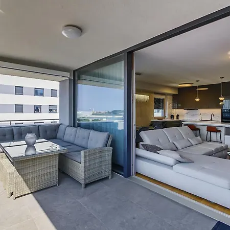 아파트 Luxury Sunset - With Garage And Balcony *