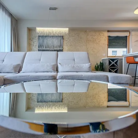Luxury Sunset - With Garage And Balcony Apartment *